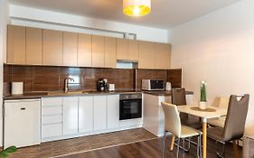 Leo Apartment